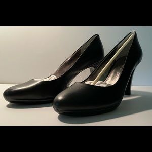 Anne Klein size 10 heels new black